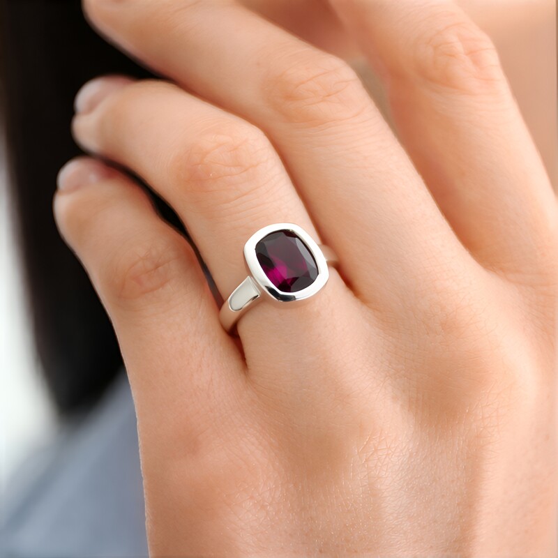 Zilveren ring met een Indische Granaat (MONOSONO COLLECTION)