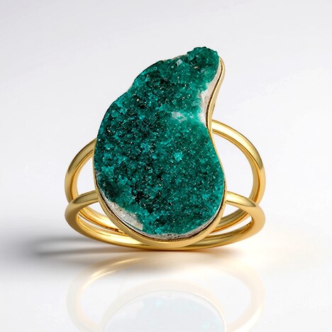 Anello in argento con Dioptasio (Bali Barong)
