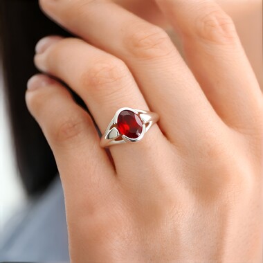 Anillo en plata con Granate Hesonita