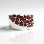 Anello in argento con Granato Mozambico
