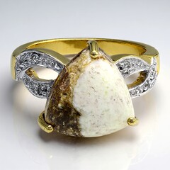 Anello placcato in oro con Magnesite
