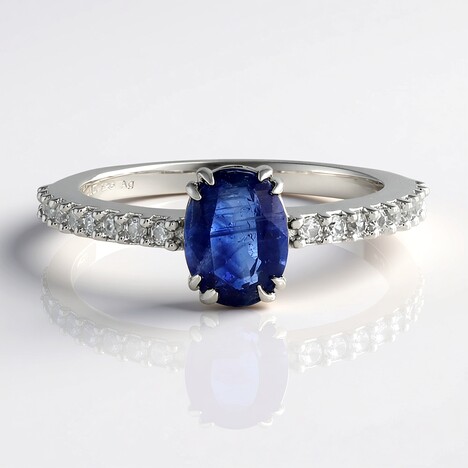 Anello in argento con Cianite del Nepal