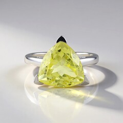 Anello in argento con Quarzo Ouro Verde