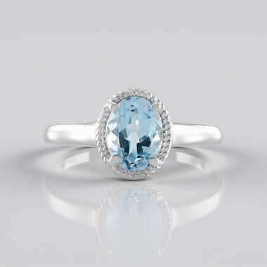 Zilveren ring met een hemel-blauwe topaas