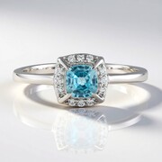 Anillo en plata con Zircón de Ratanak Kirí