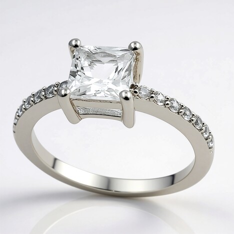 Anello in argento con Danburite