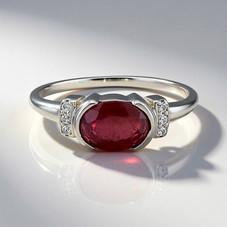 Anello in argento con Rubino del Madagascar