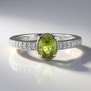 Anillo en plata con Esfena