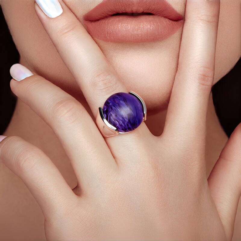 Anello in argento con Charoite