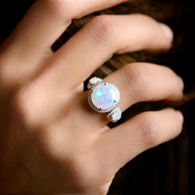 Anello in argento con Opale di Welo