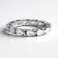 Anello in argento con Petalite