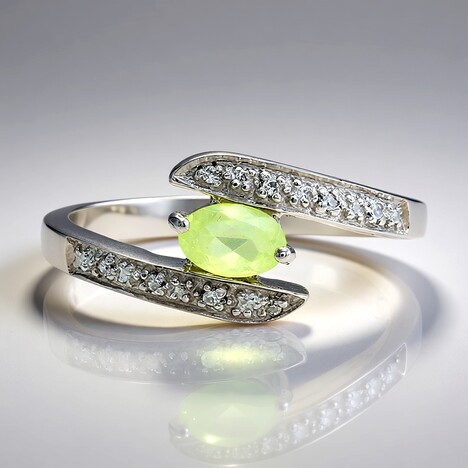 Anello in argento con Prehnite