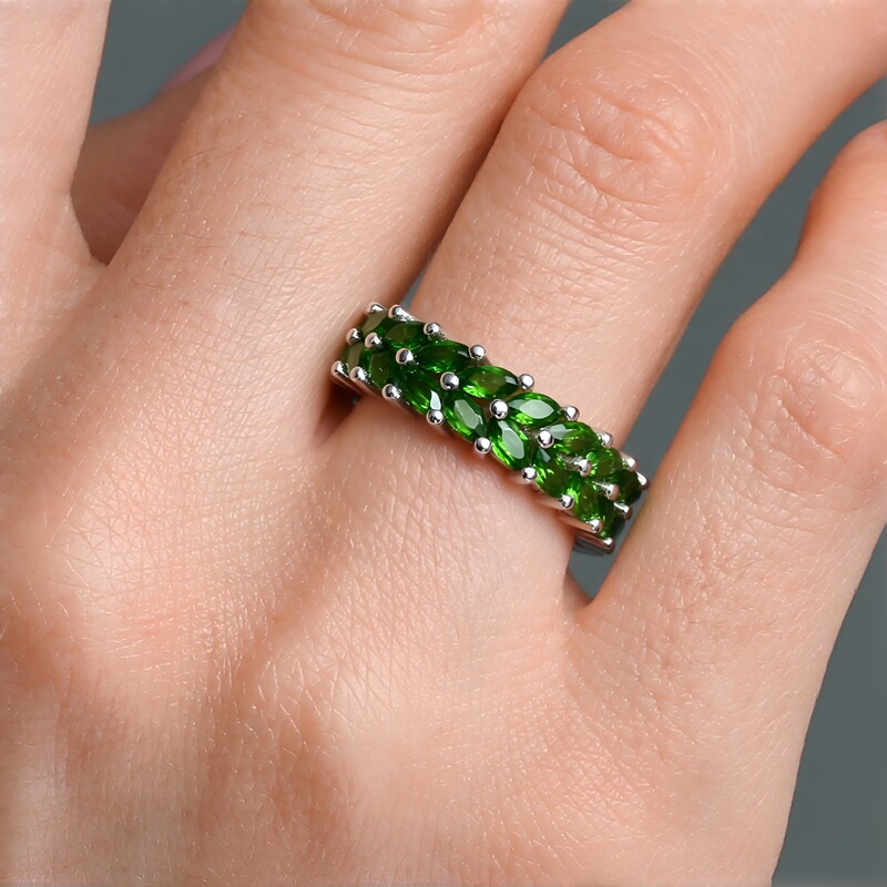 Anillo en plata con Diópsido de Rusia