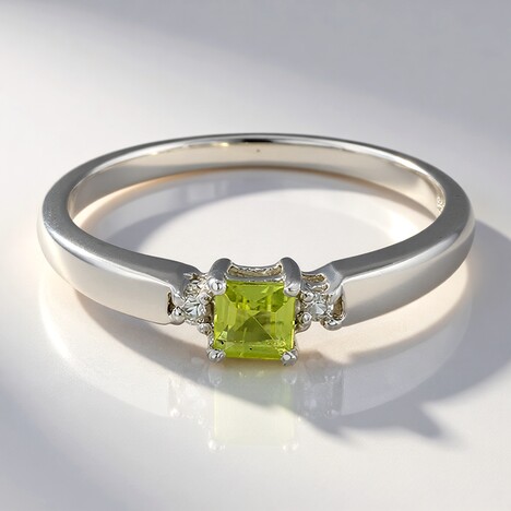 Anello in argento con Peridoto Manchuria