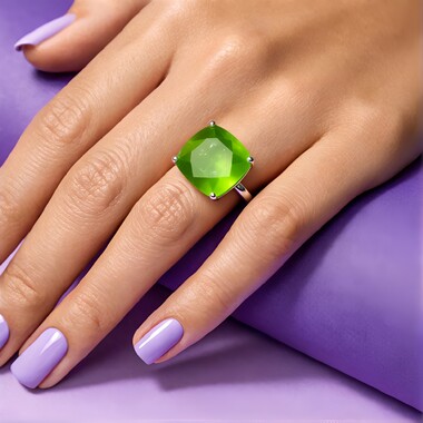 Zilveren ring met een prehniet