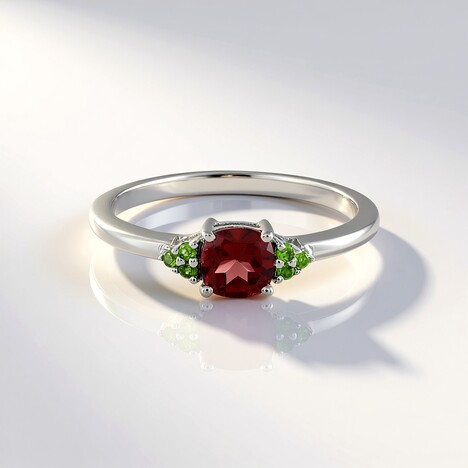 Anello in argento con Granato Mozambico