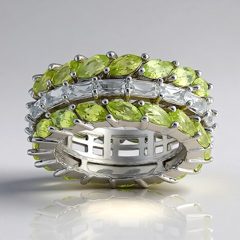 Anello in argento con Peridoto della Birmania
