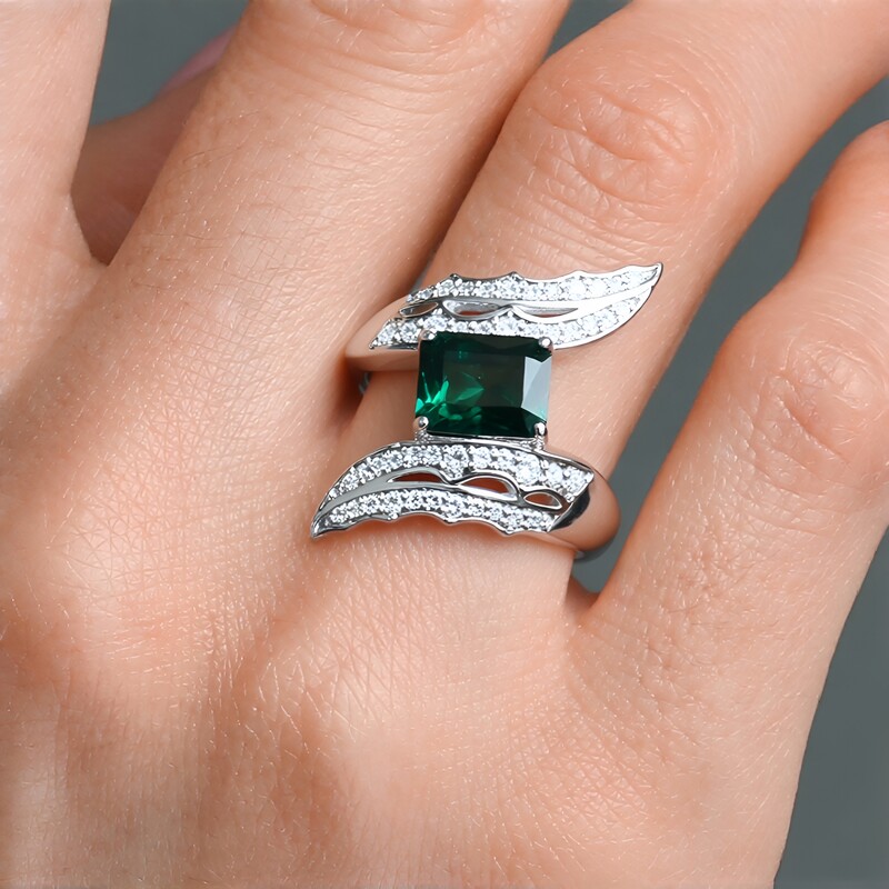 Zilveren ring met een Mezezo opaal (de Melo)