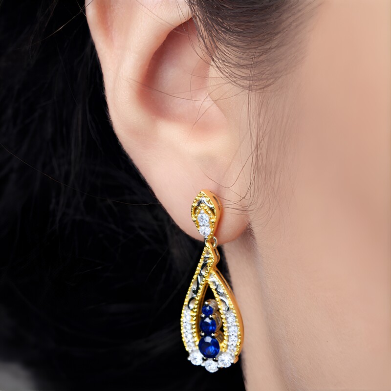 Pendientes en plata con Zafiro azul (Gems en Vogue)