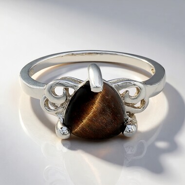 Zilveren ring met een rode tijgeroog