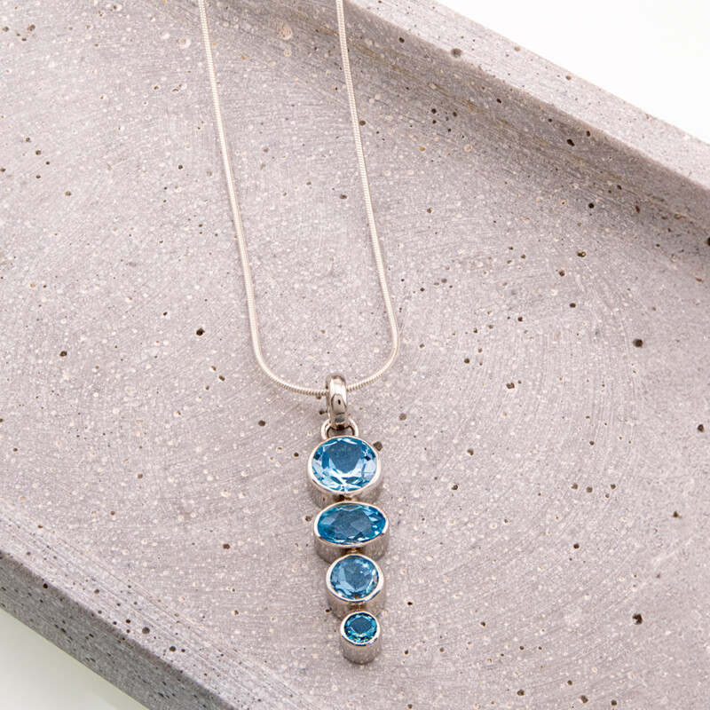 Ciondolo in argento con Topazio Blu Cielo