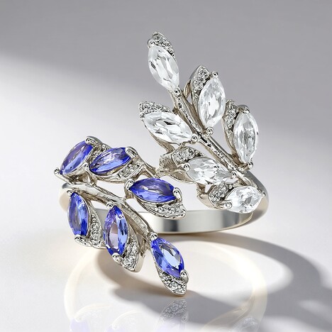 Anello in argento con Tanzanite