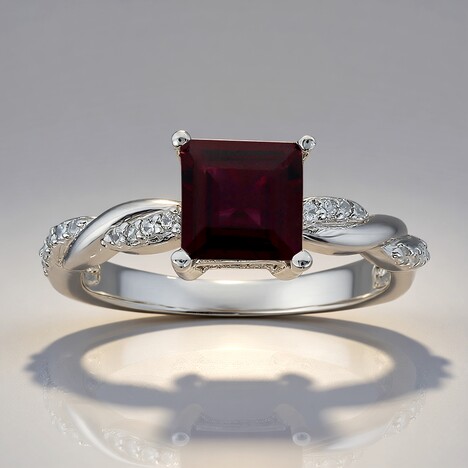 Anello in argento con Rodolite