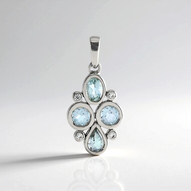 Colgante en plata con Topacio azul cielo