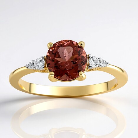 Anello in oro con Apatite Rossa