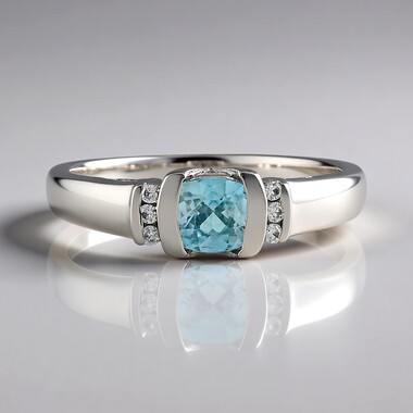 Anello in argento con Zircone Ratanakiri