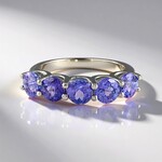 Anello in argento con Tanzanite