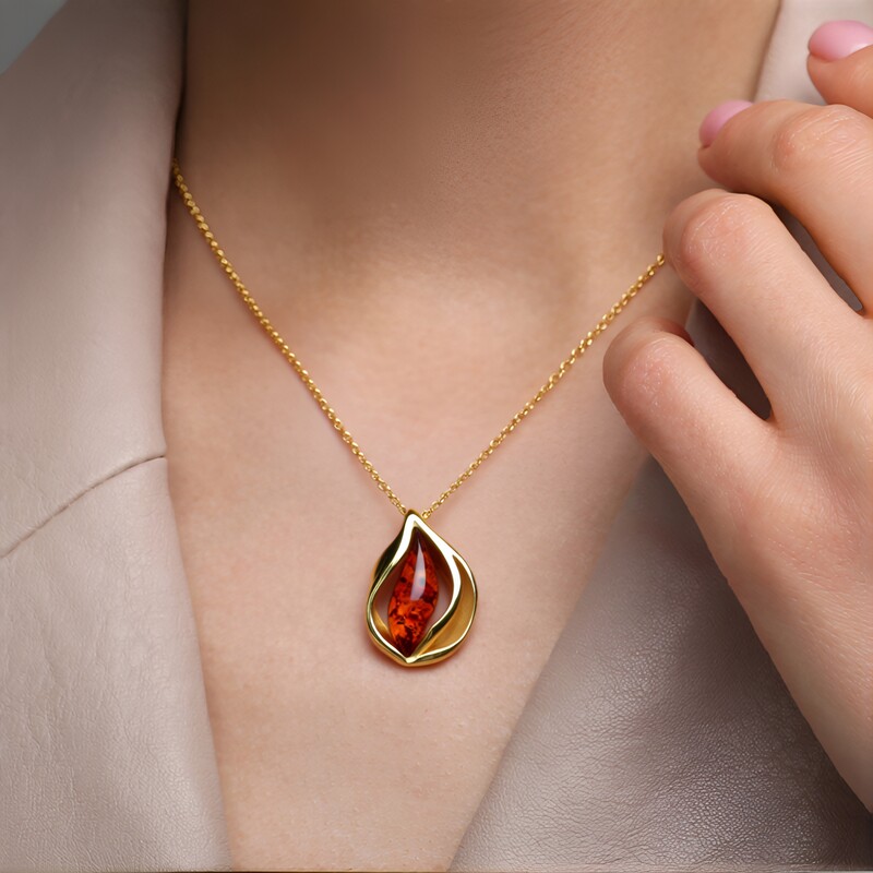 Zilveren hanger met een cognac Baltische barnsteen (dagen)