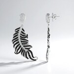 Orecchini in argento con Spinello Nero (Dallas Prince Designs)