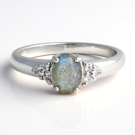 Anello in argento con Labradorite