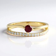 Anillo en oro con Espinela roja noble
