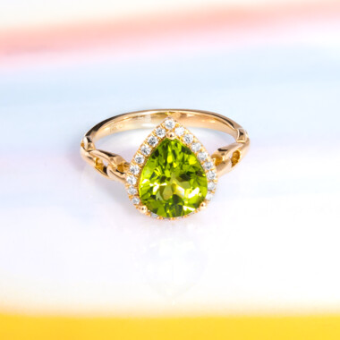 Anillo en oro con Peridoto de Dashihe (CIRARI)