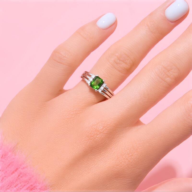 Bague en argent et Diopside de Russie