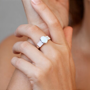 Anello in argento con Opale di Welo