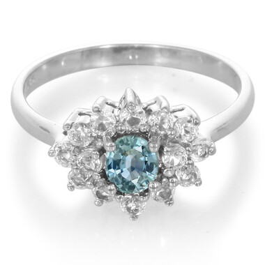 Zilveren ring met een groene saffier