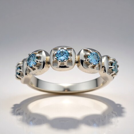 Anello in argento con Zircone Ratanakiri