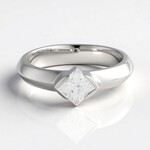 Anello in argento con Zircone