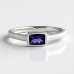 Anello in argento con Iolite