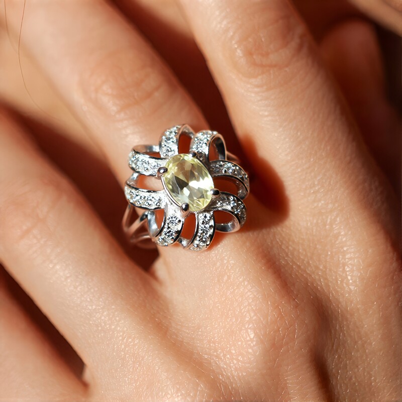 Anello in argento con Ortoclasio