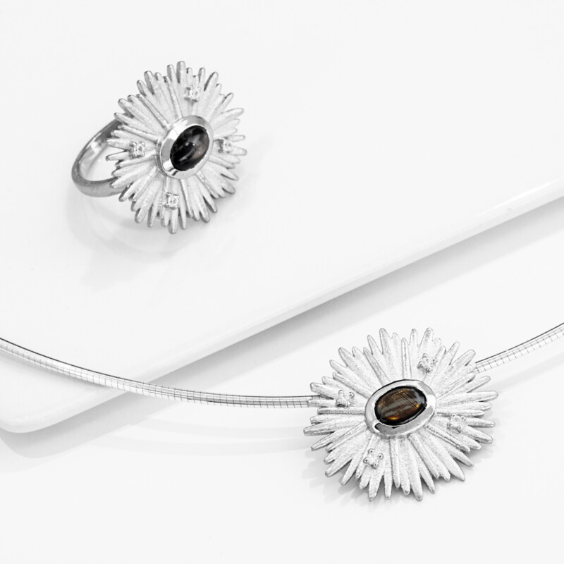 Anello in argento con Zaffiro Stellato Nero (MONOSONO COLLECTION)