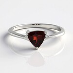 Anello in argento con Granato Mozambico