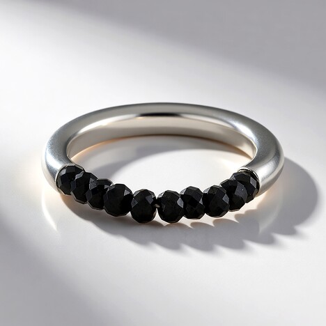 Anello in argento con Spinello Nero