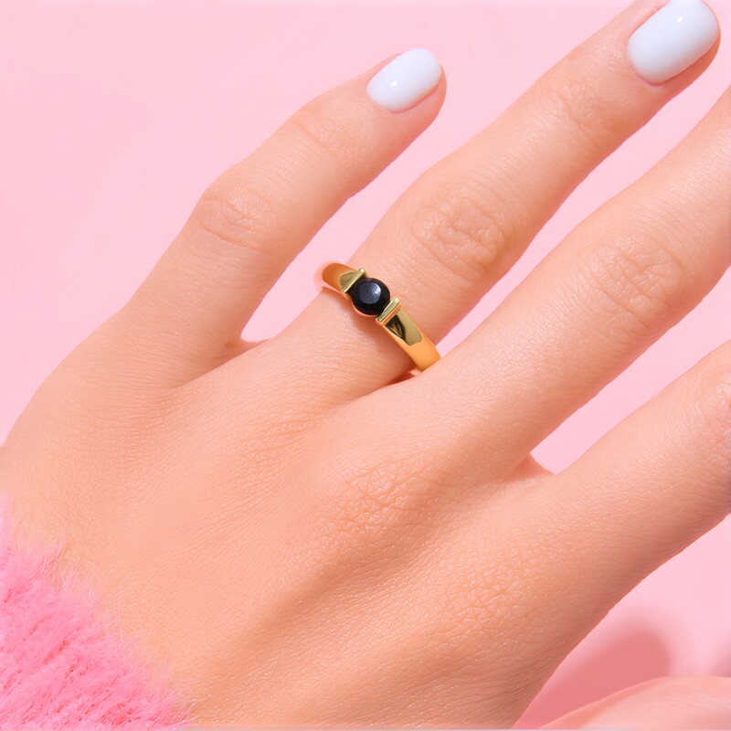 Zilveren ring met een zwarte diamant