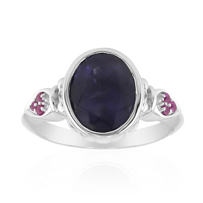Zilveren ring met een Madagascar ioliet (Remy Rotenier)