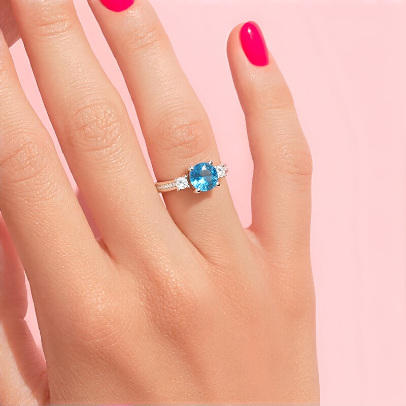 Anello in platino con Zircone Ratanakiri