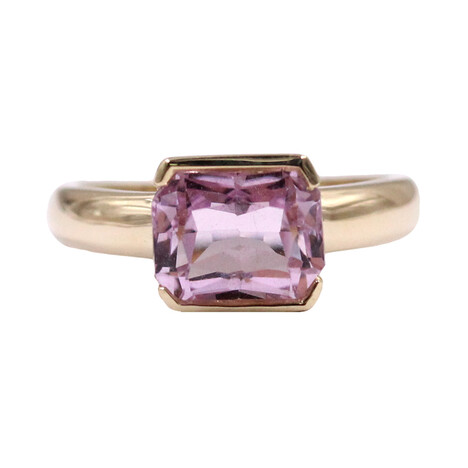 Gouden ring met een kunziet